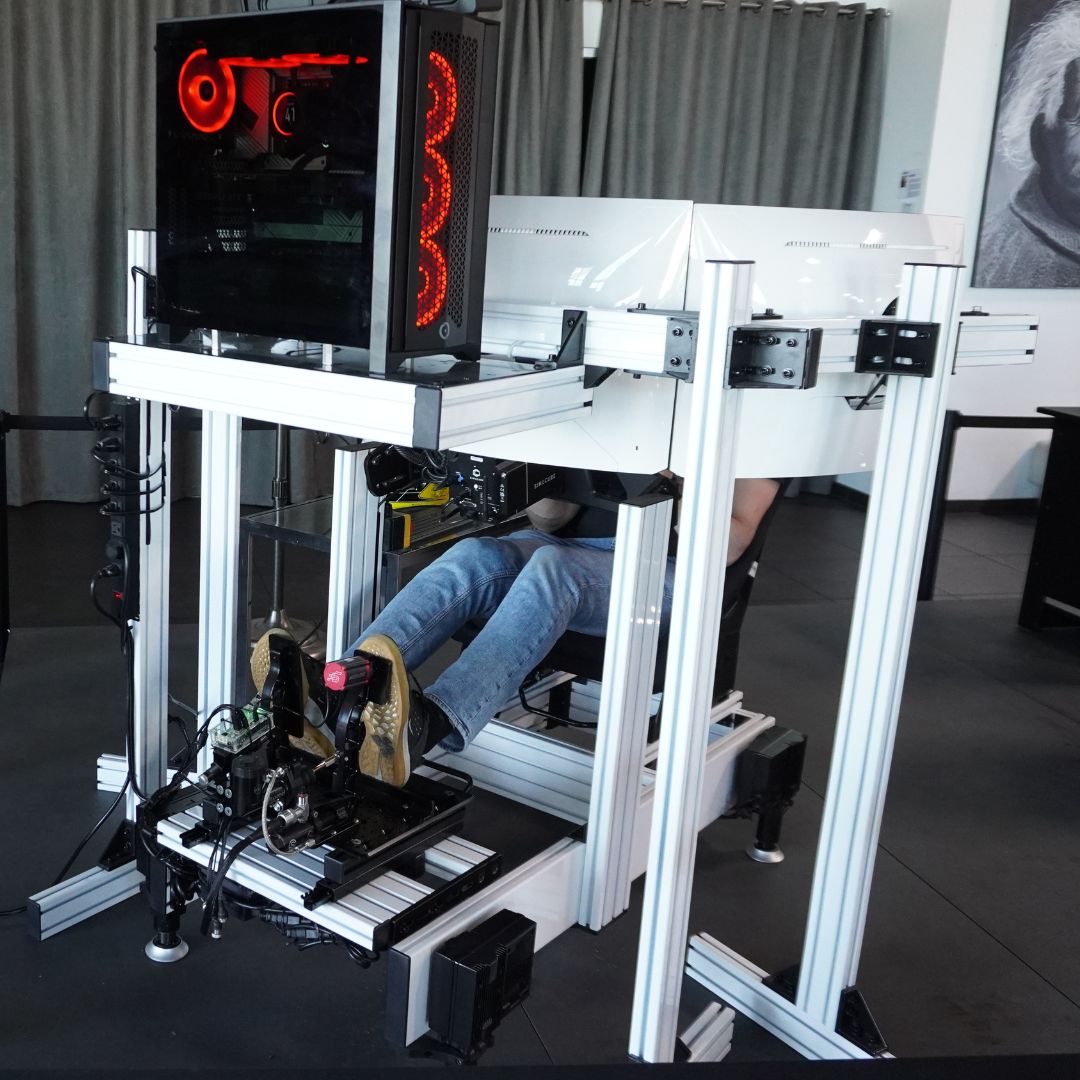White 3DOF Motion Racing Simulator