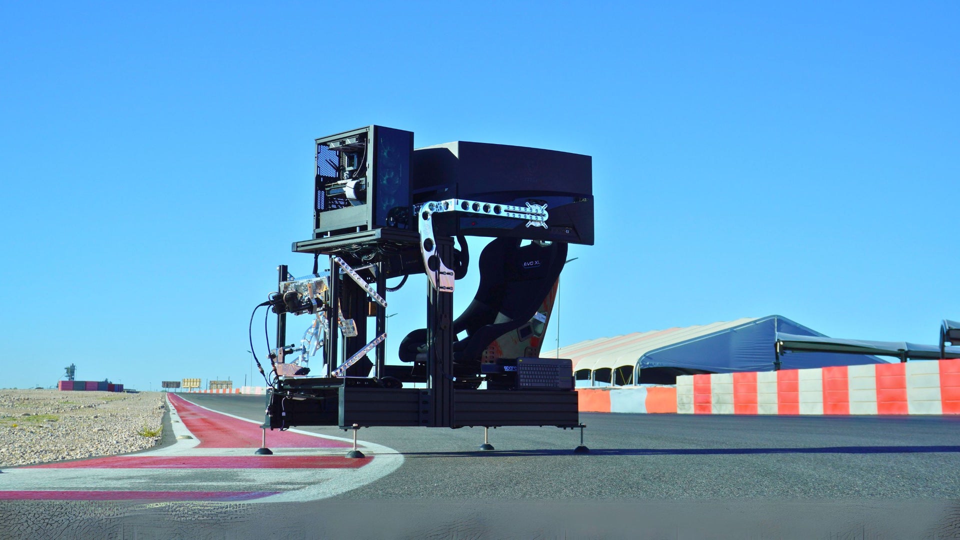 Professional static racing simulator with premium components